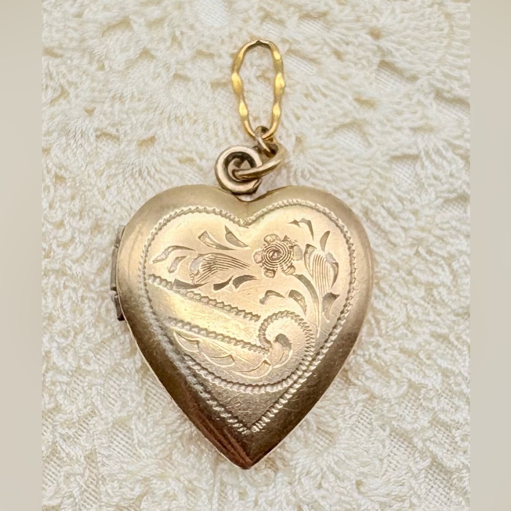 Vintage Etched Gold Filled Over Sterling Heart Locket - Picture 2 of 9
